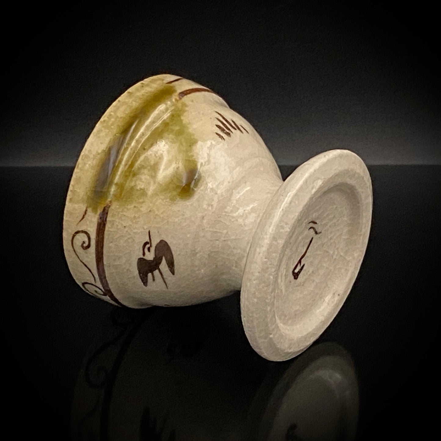 Restorer of the Legendary Meiji-Era Nishiura Ware: 5th-Generation Hiramasa Kiln Master Noritoshi Takagi, Oribe Iron-Painted Wave and Bird Motif Sake Vessel #287