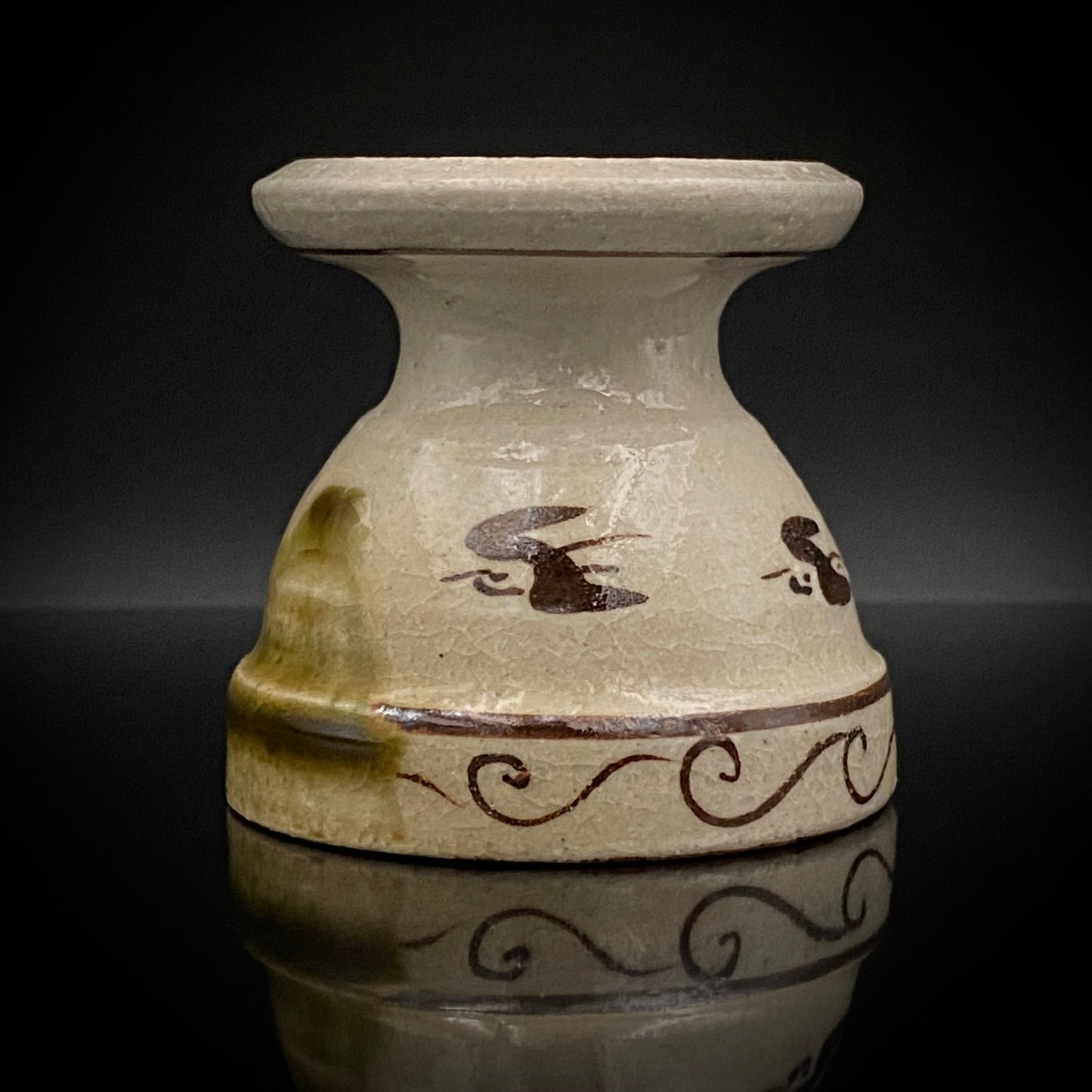 Restorer of the Legendary Meiji-Era Nishiura Ware: 5th-Generation Hiramasa Kiln Master Noritoshi Takagi, Oribe Iron-Painted Wave and Bird Motif Sake Vessel #287