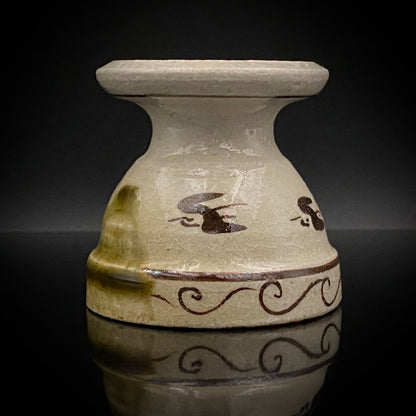 Restorer of the Legendary Meiji-Era Nishiura Ware: 5th-Generation Hiramasa Kiln Master Noritoshi Takagi, Oribe Iron-Painted Wave and Bird Motif Sake Vessel #287