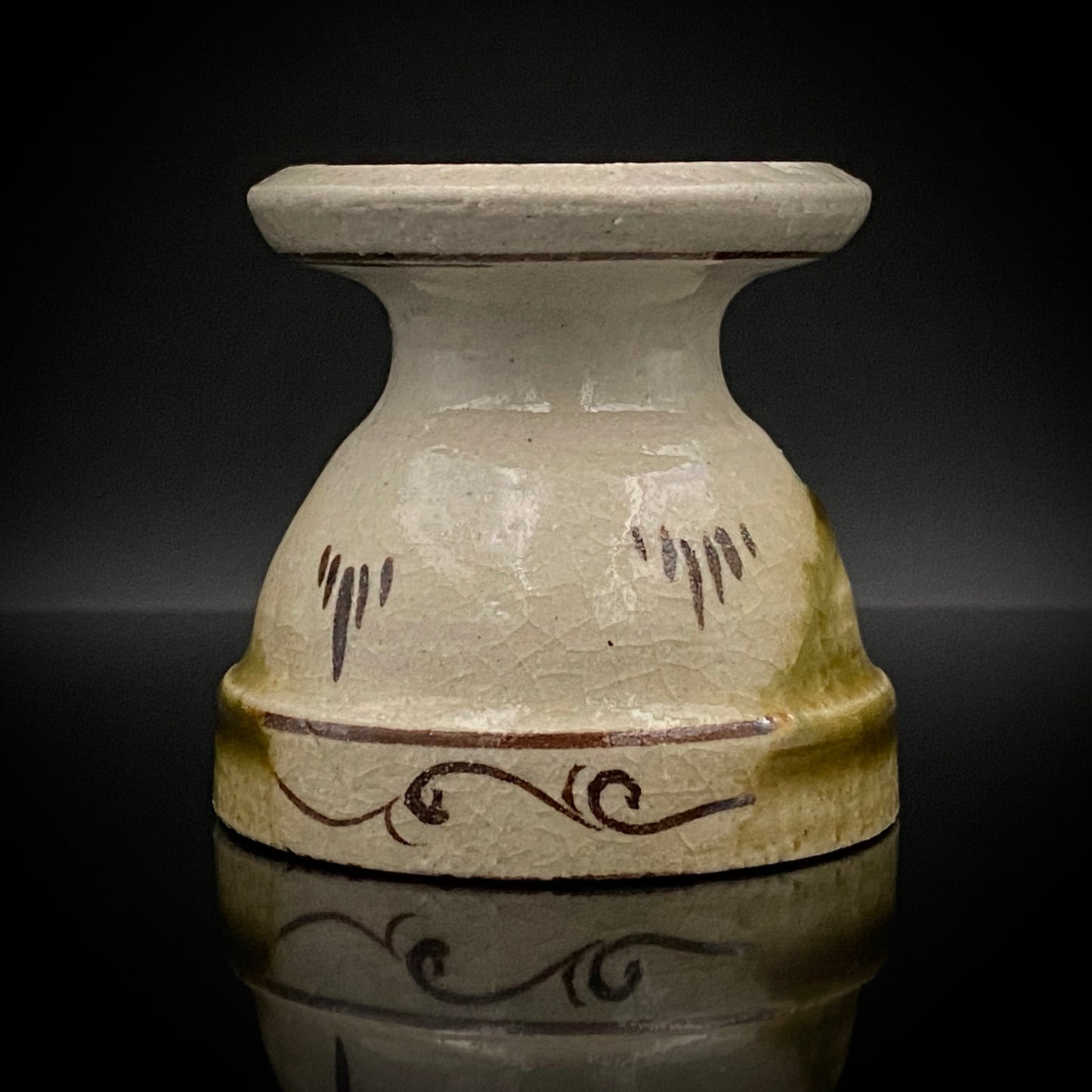 Restorer of the Legendary Meiji-Era Nishiura Ware: 5th-Generation Hiramasa Kiln Master Noritoshi Takagi, Oribe Iron-Painted Wave and Bird Motif Sake Vessel #287