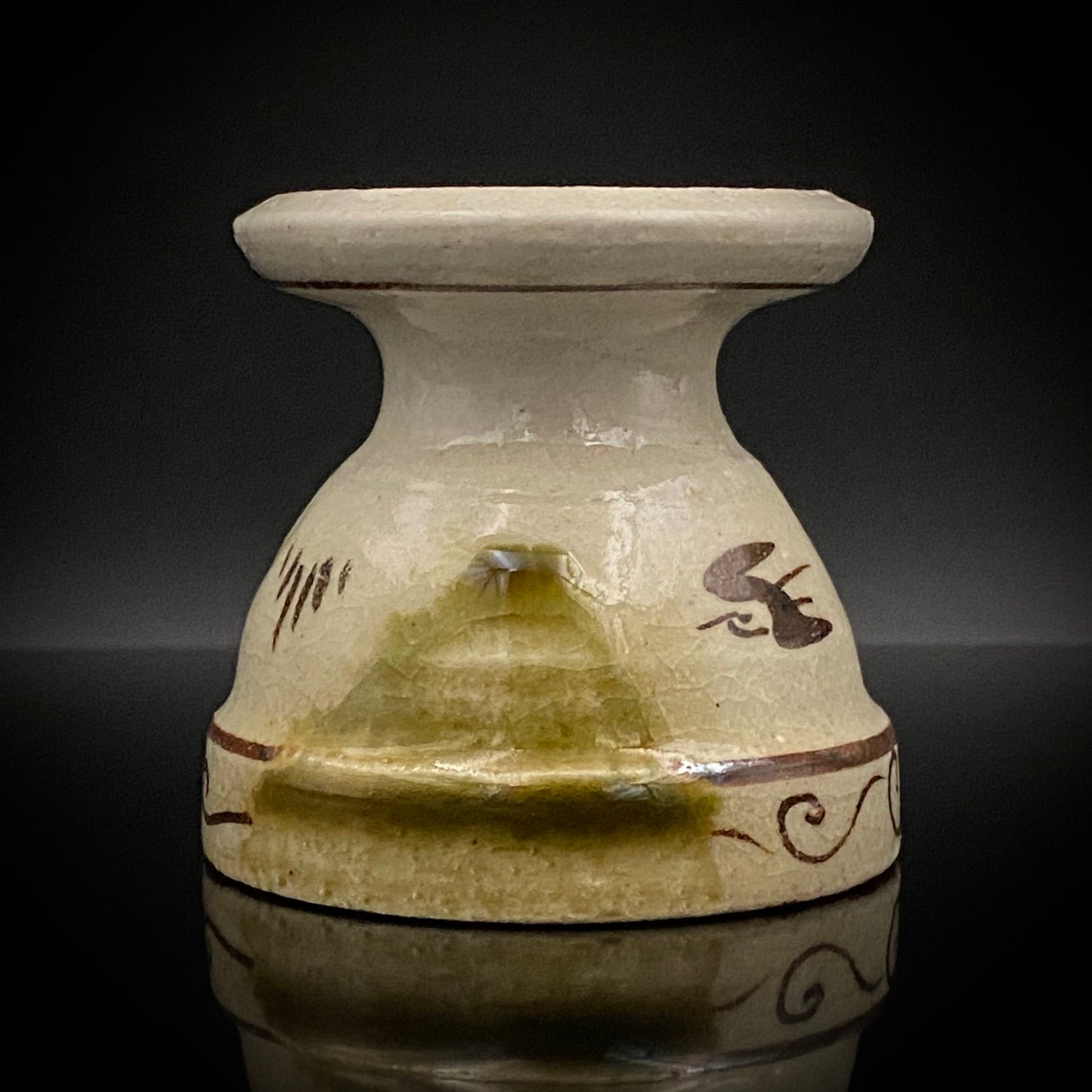 Restorer of the Legendary Meiji-Era Nishiura Ware: 5th-Generation Hiramasa Kiln Master Noritoshi Takagi, Oribe Iron-Painted Wave and Bird Motif Sake Vessel #287