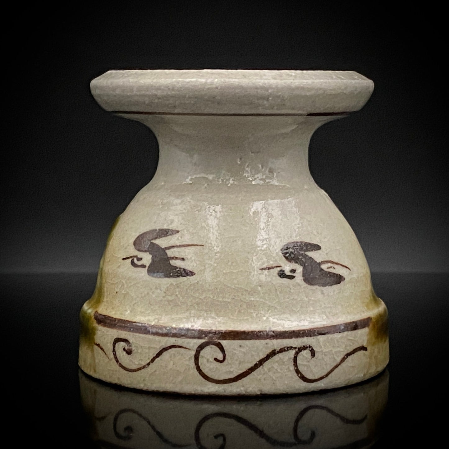 Restorer of the Legendary Meiji-Era Nishiura Ware: 5th-Generation Hiramasa Kiln Master Noritoshi Takagi, Oribe Iron-Painted Wave and Bird Motif Sake Vessel #287