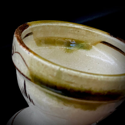 Restorer of the Legendary Meiji-Era Nishiura Ware: 5th-Generation Hiramasa Kiln Master Noritoshi Takagi, Oribe Iron-Painted Wave and Bird Motif Sake Vessel #287