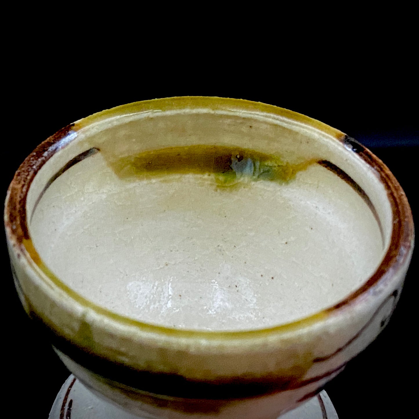 Restorer of the Legendary Meiji-Era Nishiura Ware: 5th-Generation Hiramasa Kiln Master Noritoshi Takagi, Oribe Iron-Painted Wave and Bird Motif Sake Vessel #287