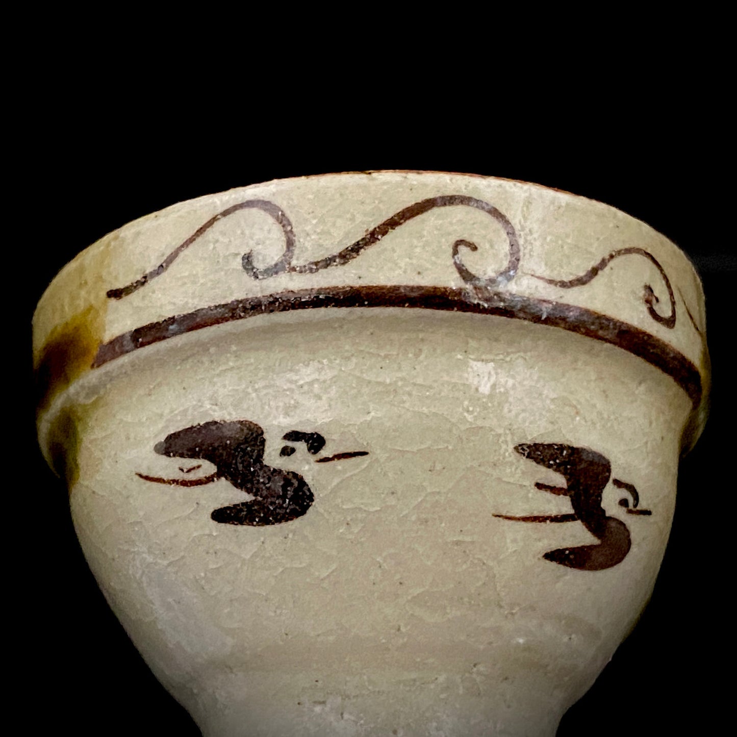 Restorer of the Legendary Meiji-Era Nishiura Ware: 5th-Generation Hiramasa Kiln Master Noritoshi Takagi, Oribe Iron-Painted Wave and Bird Motif Sake Vessel #287