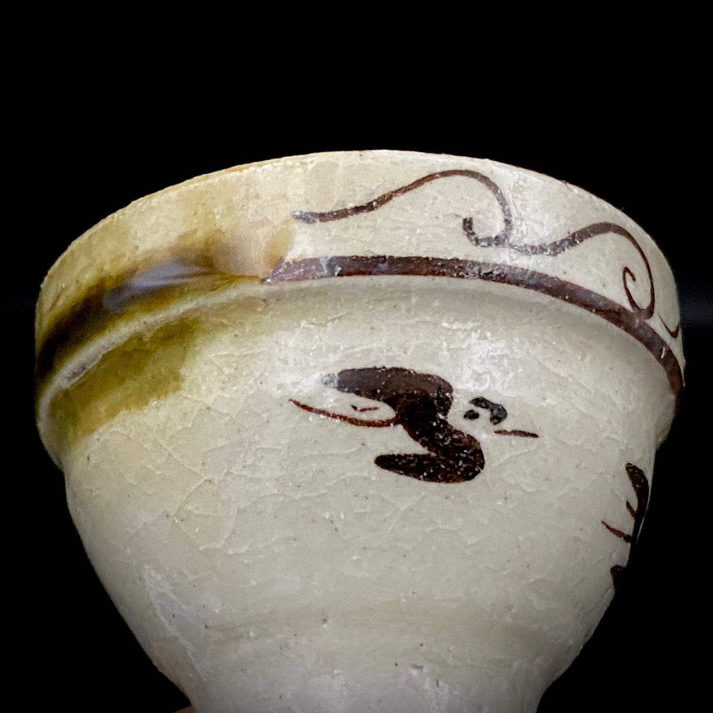 Restorer of the Legendary Meiji-Era Nishiura Ware: 5th-Generation Hiramasa Kiln Master Noritoshi Takagi, Oribe Iron-Painted Wave and Bird Motif Sake Vessel #287