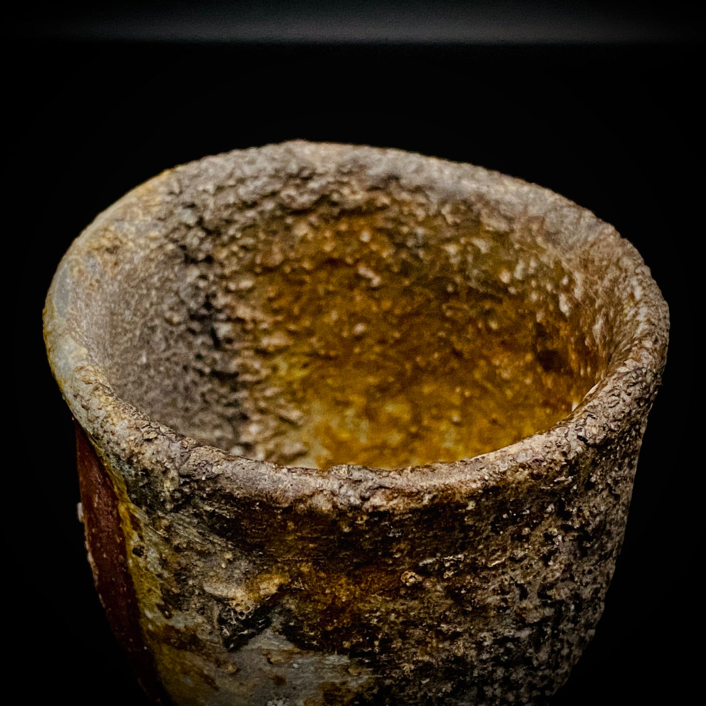 フランクフルト美術館収蔵作家 高原 昌治 作 備前焼 窯変胡麻灰被り酒呑 二大重要無形文化財保持者師事作品 #328